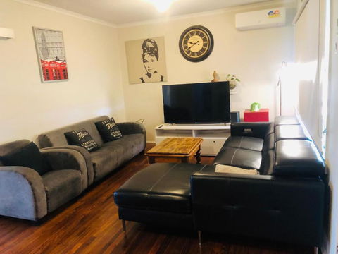 D122 Lovely London Home - Tourism Brisbane 2