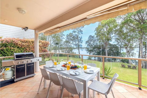 Danalene, 44a Danalene Pde - Stunning Waterfront Property With Air Con, WI-FI, Double Lock Up Garage & Boat Parking - Tourism Brisbane 0