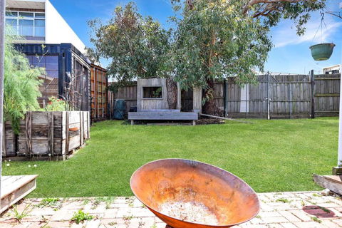 Dare Street Family Getaway- Walk To Beach + Shops - Tourism Brisbane 4