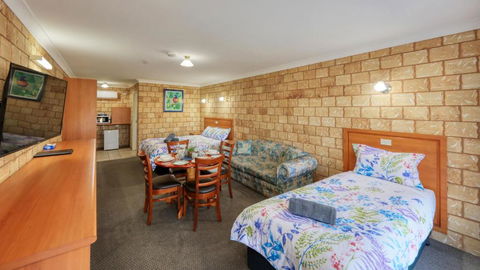 Darling River Motel - Brisbane Tourism 0