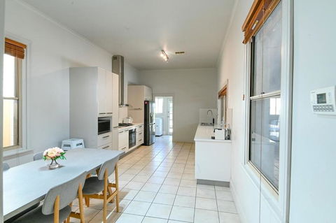 Darling St - Charming CBD Abode, Pet Friendly - Tourism Brisbane 1