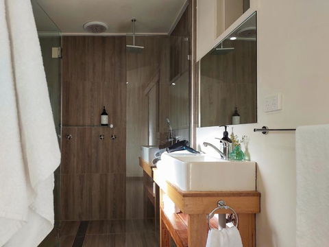 Dawns Sleeps 4 In 2 Queens With 2 Ensuites Wifi In Town. - Tourism Brisbane 2