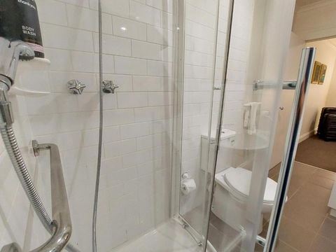 Dawns Sleeps 4 In 2 Queens With 2 Ensuites Wifi In Town. - Tourism Brisbane 1