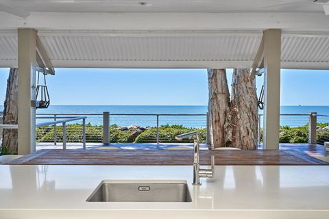 Decked Out By The Sea - Tourism Brisbane 2