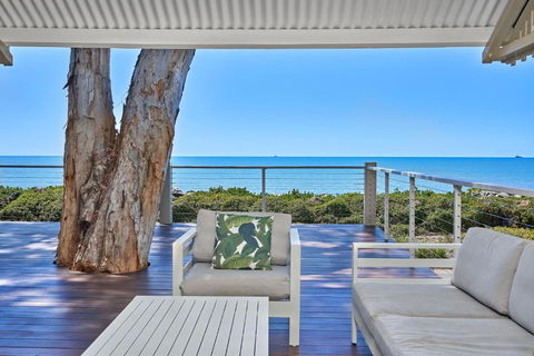 Decked Out By The Sea - Tourism Brisbane 1