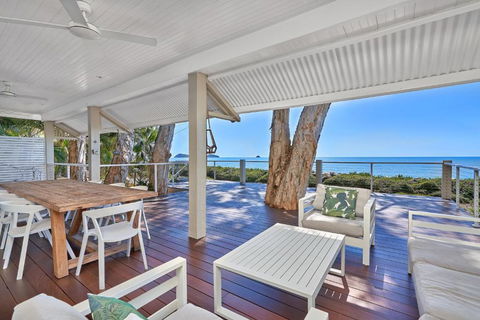 Decked Out By The Sea - Tourism Brisbane 0