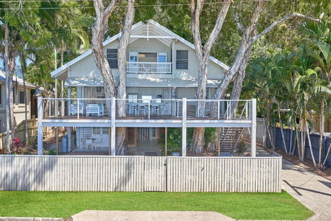 Decked Out By The Sea - Tourism Brisbane 3