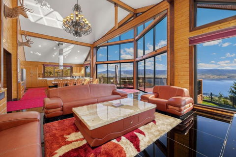 Deepwater - 68 Kunama Drive - Tourism Brisbane 1