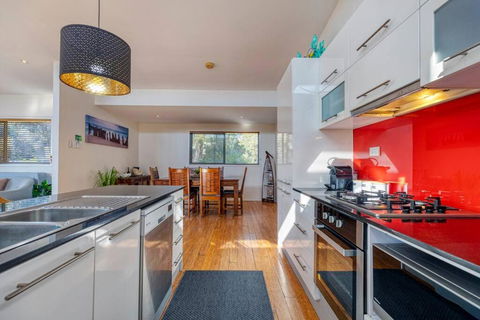 Delightful Dicky Beach 3 Bedroom Holiday House - Tourism Brisbane 4