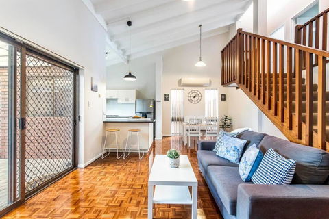 Delightful Getaway Steps From Attractions & Amenities - Tourism Brisbane 4