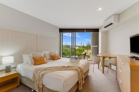 Deluxe Dual-Key Apartment In Peppers @ Salt Resort By UHoliday (3BR, 2BR And Hotel Room Options Available) - Tourism Brisbane 3