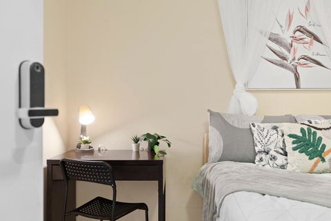 Deluxe Ensuite Double Room - Nearby Universities - Seconds To Famous Eateries - Tourism Brisbane 1