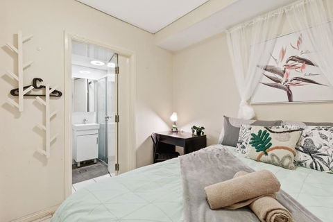 Deluxe Ensuite Double Room - Nearby Universities - Seconds To Famous Eateries - Tourism Brisbane 2