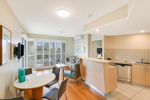 Deluxe Seaside Salt Village Dual Key Apartment - Hosted By Holiday Management - Tourism Brisbane 1
