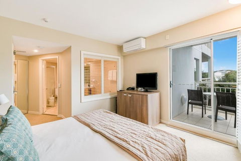 Deluxe Seaside Salt Village Dual Key Apartment - Hosted By Holiday Management - Tourism Brisbane 3