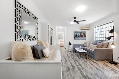 Designer Suites - Diors Delight - Surfers Paradise - Tourism Brisbane 1