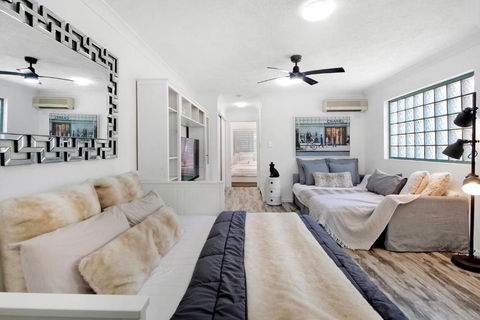 Designer Suites - Diors Delight - Surfers Paradise - Tourism Brisbane 4