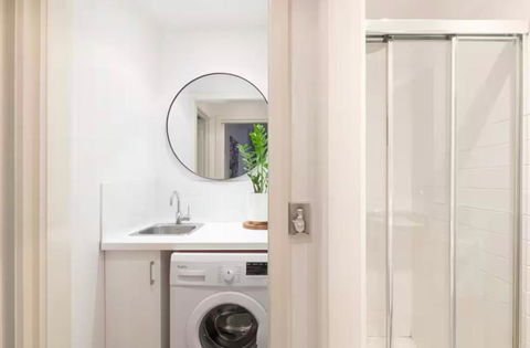 Designer Townhome Adjacent To East Brunswick Village 2min To Tram Plus Private Parking - Tourism Brisbane 1