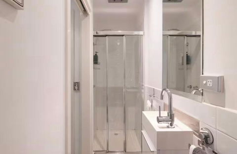 Designer Townhome Adjacent To East Brunswick Village 2min To Tram Plus Private Parking - Tourism Brisbane 3