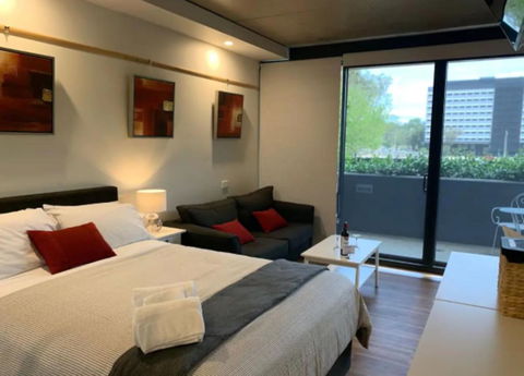 Deluxe Studio Apartment In The Center Of Canberra - Tourism Brisbane 0
