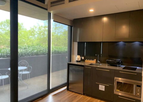 Deluxe Studio Apartment In The Center Of Canberra - Tourism Brisbane 1