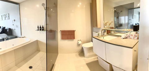 Deluxe 1BR Couple & Family Ocean Apartment, Circle On Cavill, Surfers Paradise - Tourism Brisbane 4