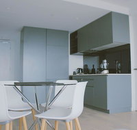 2Bed 2Bath Minimalist Apartment in CBD - Brisbane Tourism