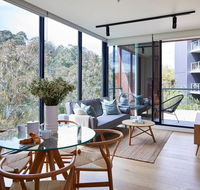 2BR Apt With Yarra River Views  Parking - Tourism Brisbane