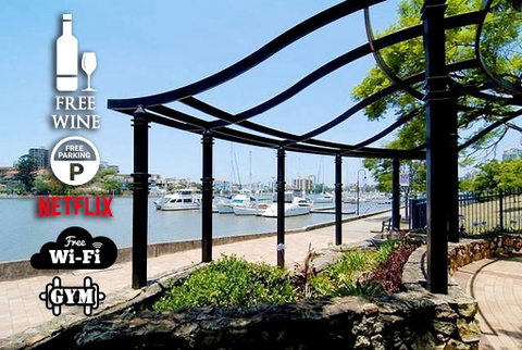2BR Lovely River , Retreat Pool, Gym, Wine, Netflix - Brisbane Tourism 0