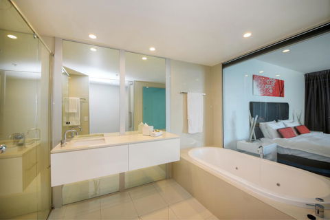 3 Bedroom Ocean View Private Apartment In Surfers Paradise - Tourism Brisbane 3