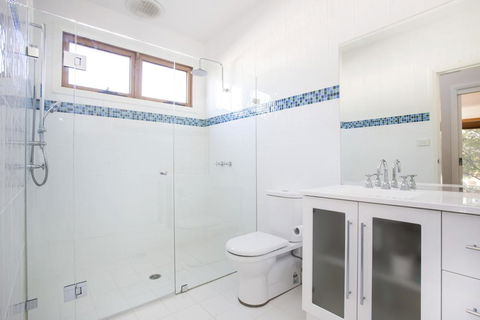 33 Bangalow - Narrawallee's Beautiful Bungalow - Brisbane 4u 3