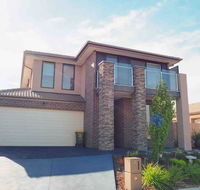 4 Bed 2 And A Half Bath Luxury Villa in Point Cook - Tourism Brisbane