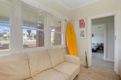 4 MONTROSE AVE - Retro Home In The Heart Of Town - Tourism Brisbane 1