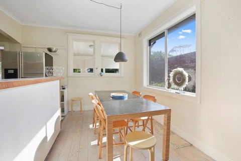 4 MONTROSE AVE - Retro Home In The Heart Of Town - Tourism Brisbane 2