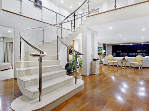 4.5 Million Dollar Dream Mansion In Surfers Paradise - Tourism Brisbane 2