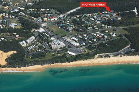 44 Cypress Avenue - Holiday Home In A Quiet Location, Close To Patrolled Beach And CBD - Tourism Brisbane 3