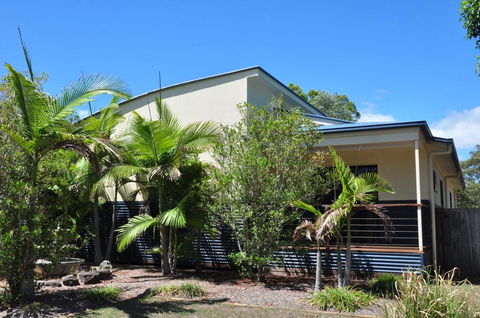 44 Cypress Avenue - Holiday Home In A Quiet Location, Close To Patrolled Beach And CBD - Tourism Brisbane 0