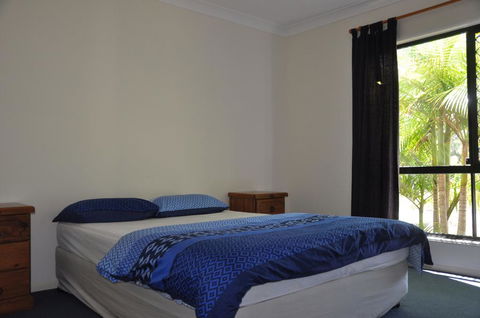 44 Cypress Avenue - Holiday Home In A Quiet Location, Close To Patrolled Beach And CBD - Tourism Brisbane 1