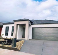 4Bed 2Bath Cozy Guesthouse in Tarneit - Tourism Brisbane