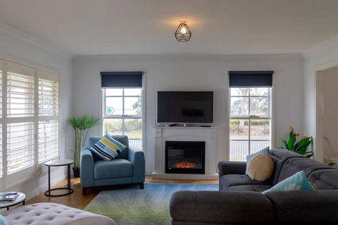5 Bedroom Close To Beach And Moorpanyal Park - Tourism Brisbane 0