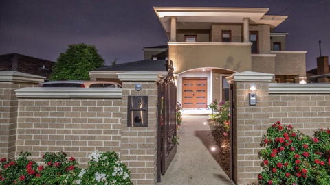 5 Star Room With Own Bathroom - Singles, Couples, Families Or Executives - Tourism Brisbane 1