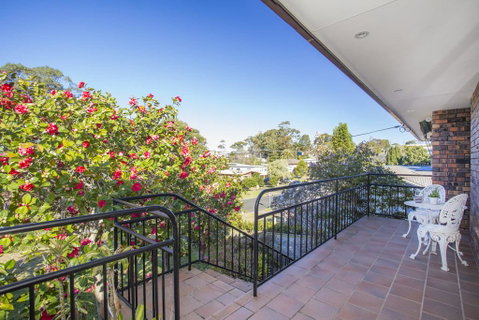 57 Carroll Ave Mollymook Beach - Relaxed Homely Retreat - Brisbane Tourism 0