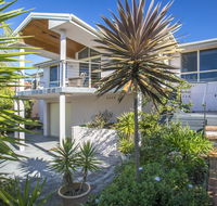 58 Seaview St - Summer Days - Brisbane 4u