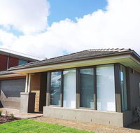 5Bed 2Bath Family House in Werribee - Tourism Brisbane