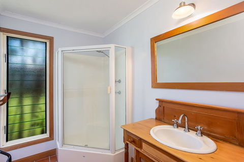 6 Ilmenite Avenue - Coastal Beach Shack Within Walking Distance To Patrolled Beach And CBD, - Tourism Brisbane 3