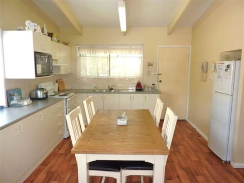 6 Normandy St - Charm At The Inlet - Brisbane 4u 3