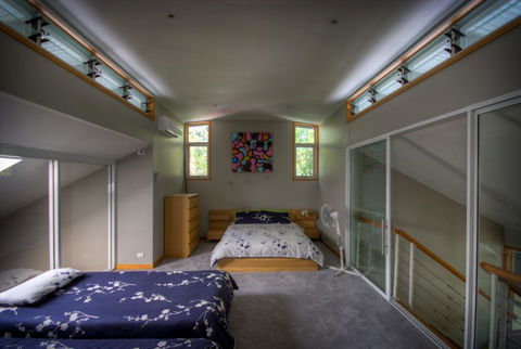 6 Satinwood Drive - Rainbow Shores, Stylish Beach House, Free WiFi - Tourism Brisbane 3