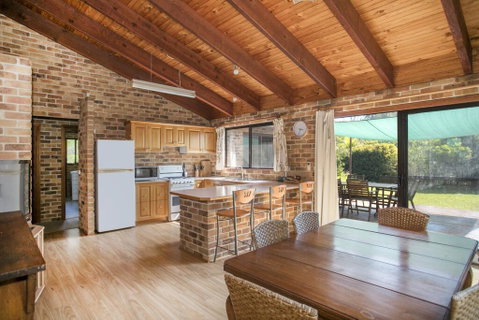 75 River Rd - Tabourie Hideaway - Brisbane Tourism 0