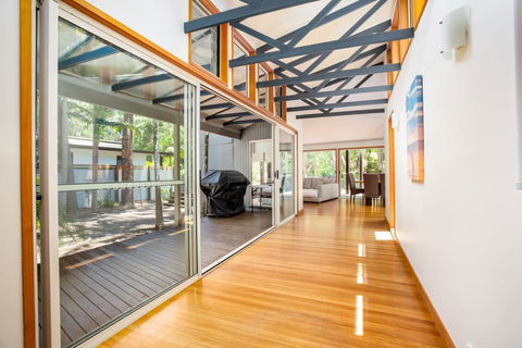 8 Satinwood Drive - Rainbow Shores, Architecturally Designed, Pool, Walk To Beach - Tourism Brisbane 1