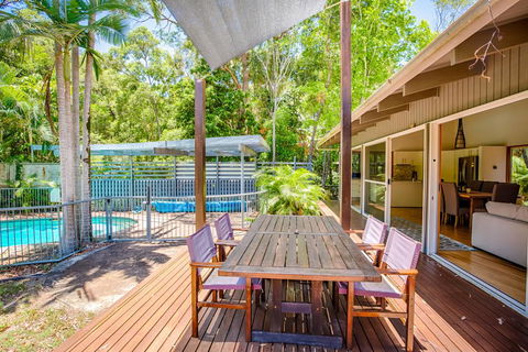 8 Satinwood Drive - Rainbow Shores, Architecturally Designed, Pool, Walk To Beach - Tourism Brisbane 2